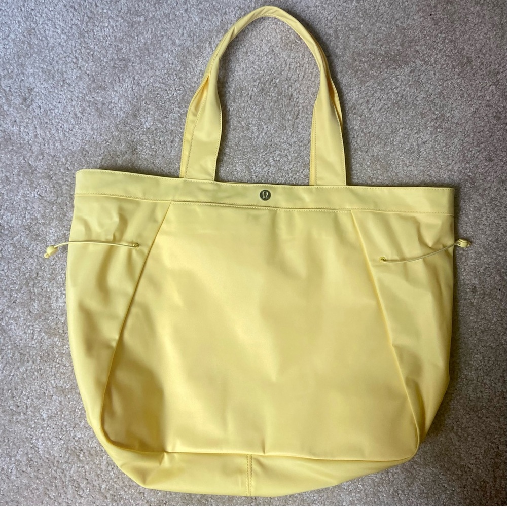 Lululemon side cinch tote in sunray yellow. Only used three times!